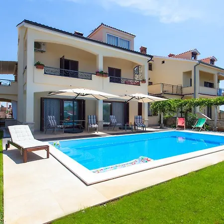 Premium Central Apartments Vrsar Exterior photo